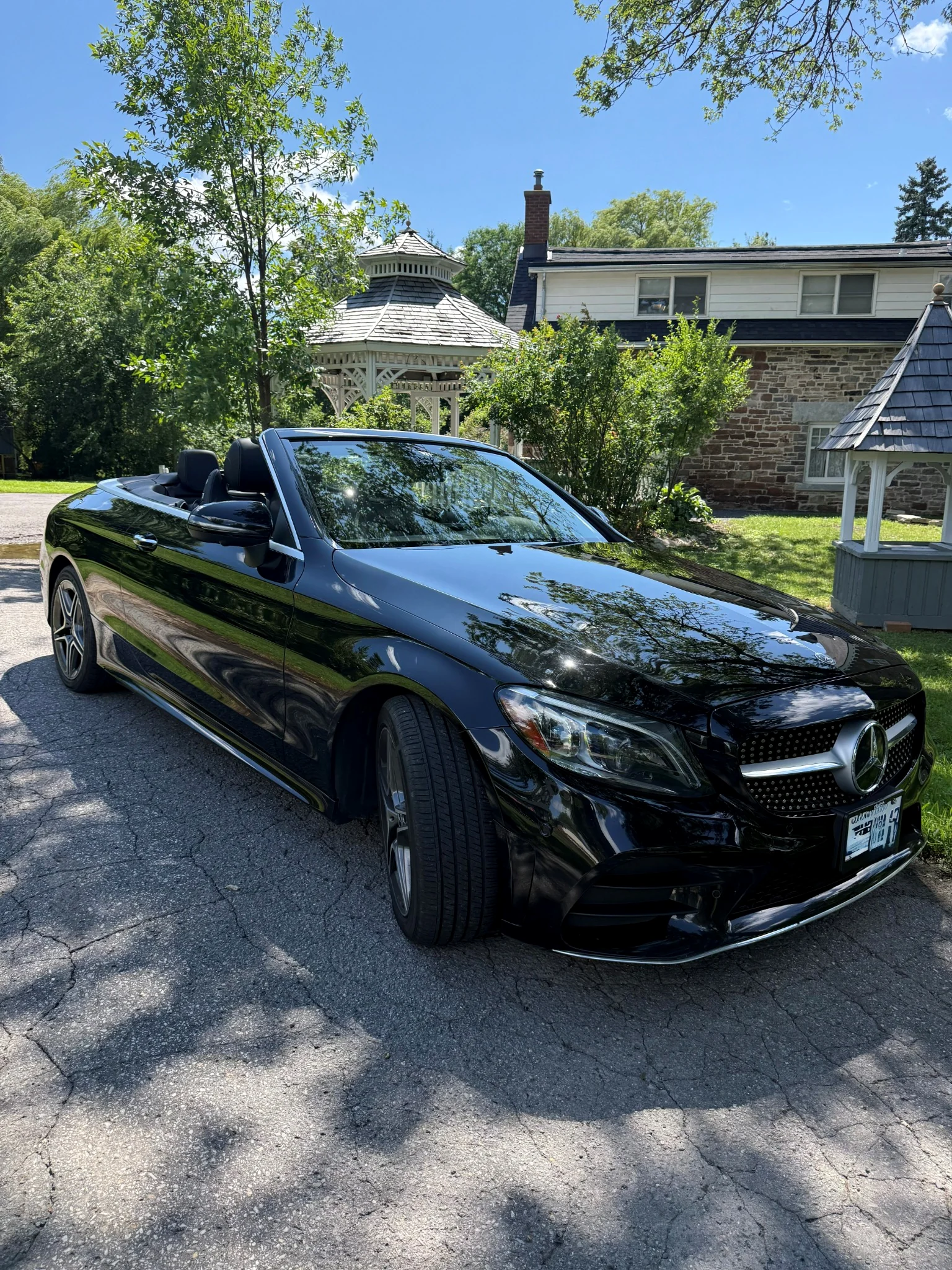 Front three-quarter view of the black Mercedes Cabriolet